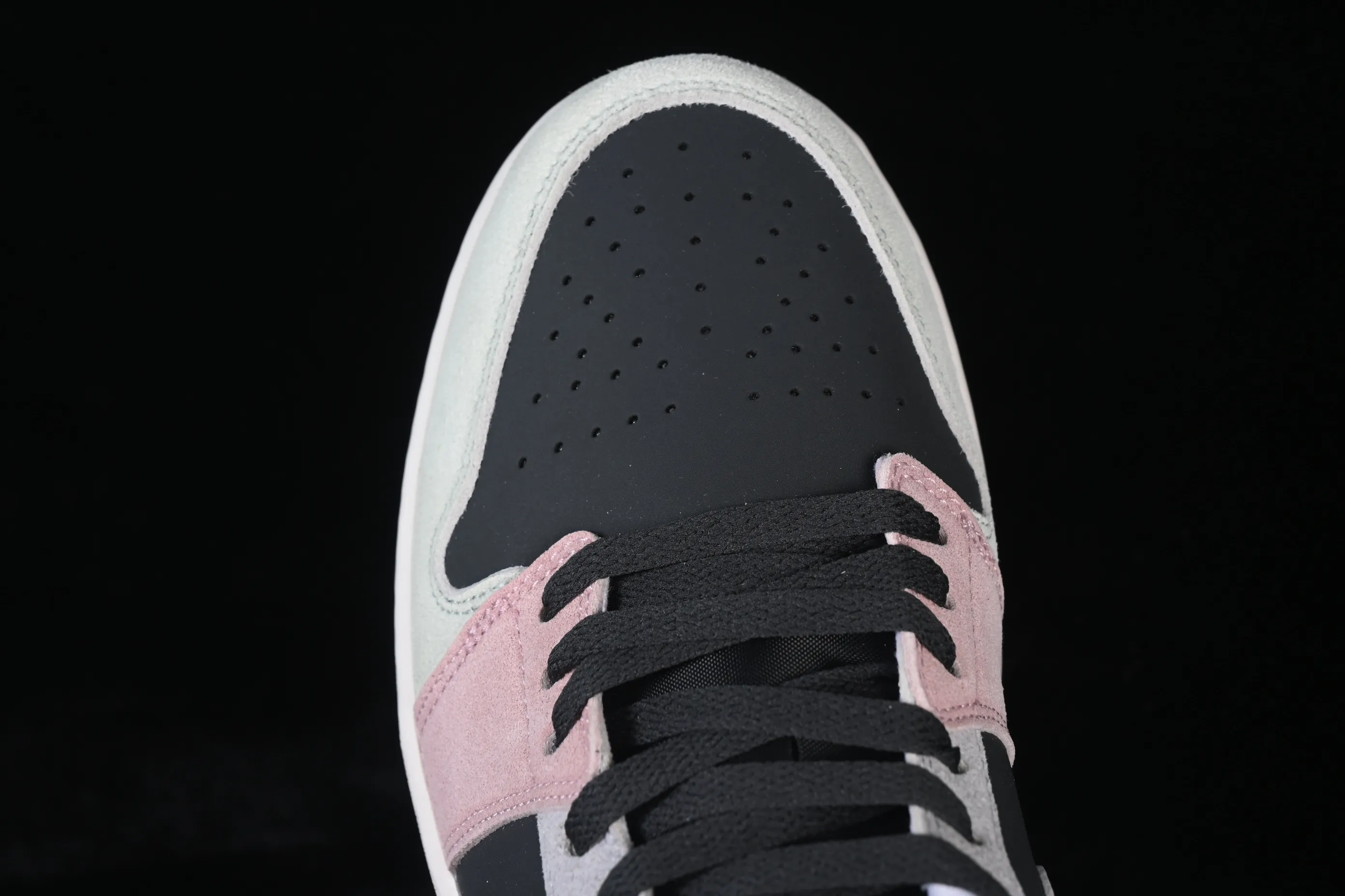All categories Air Jordan Jordan series basketball shoes Air Jordan 1 Low Air Jordan 1 Low AJ1 Joe 1 black and white pink low-top retro cultural basketball shoes IB7109-004